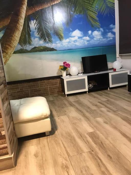 Precioso Apartamento 3 Habitaciones. Con Patio. กามาส ภายนอก รูปภาพ