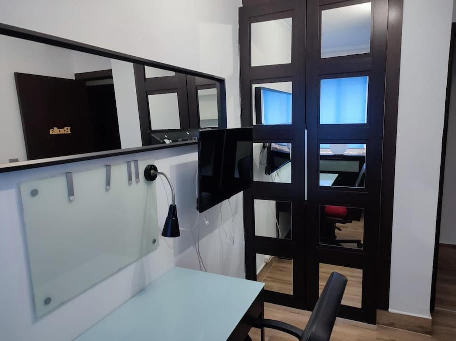 Precioso Apartamento 3 Habitaciones. Con Patio. กามาส ภายนอก รูปภาพ