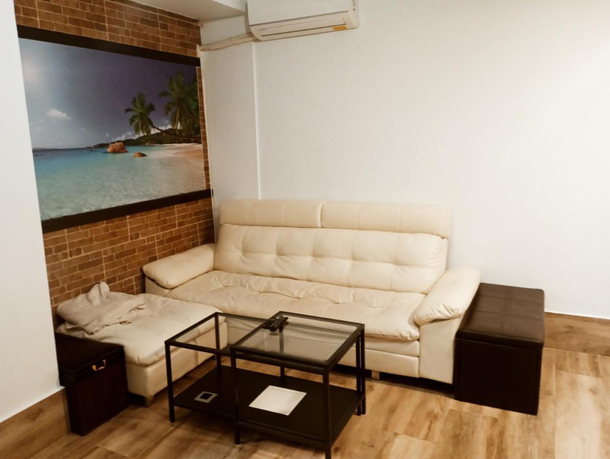 Precioso Apartamento 3 Habitaciones. Con Patio. กามาส ภายนอก รูปภาพ
