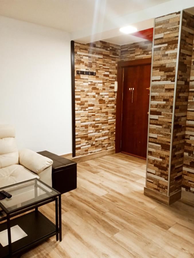 Precioso Apartamento 3 Habitaciones. Con Patio. กามาส ภายนอก รูปภาพ