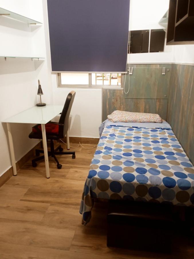 Precioso Apartamento 3 Habitaciones. Con Patio. กามาส ภายนอก รูปภาพ