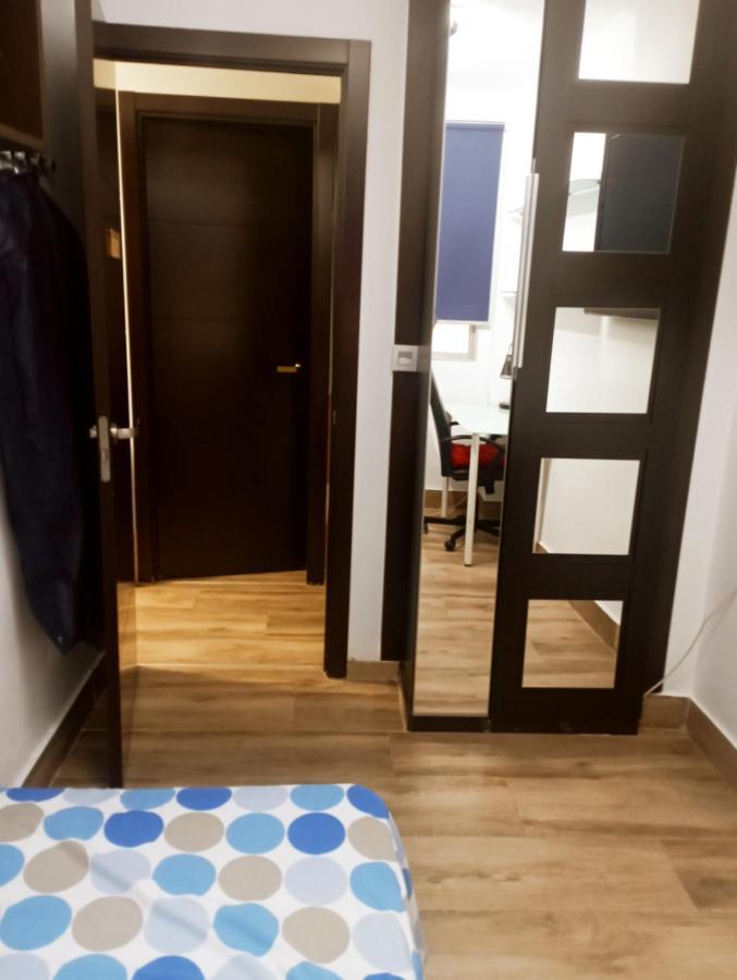 Precioso Apartamento 3 Habitaciones. Con Patio. กามาส ภายนอก รูปภาพ